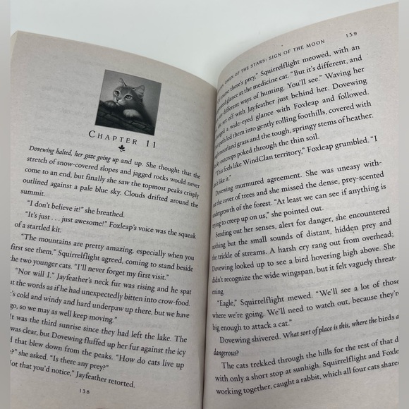 3/$15 WARRIORS: Sign of the Moon. Book 4 in Omen of the Stars Series - Picture 5 of 5